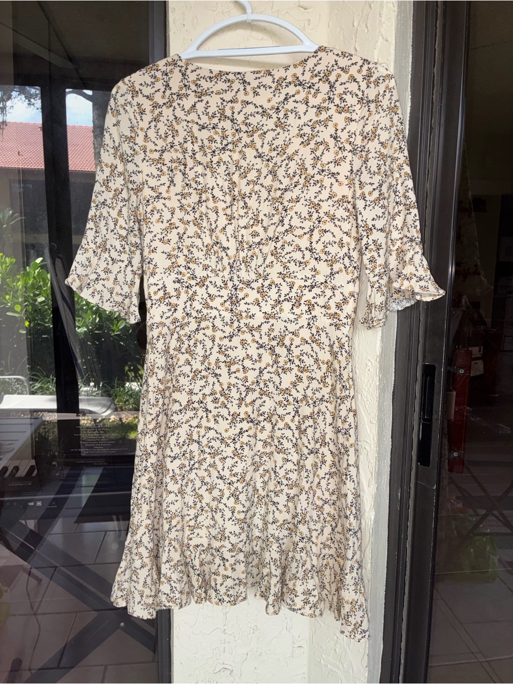 Cupcakes & Cashmere Roxbury Cream Ditsy Floral V-Neck Ruffle Mini Dress 6 - Picture 5 of 6
